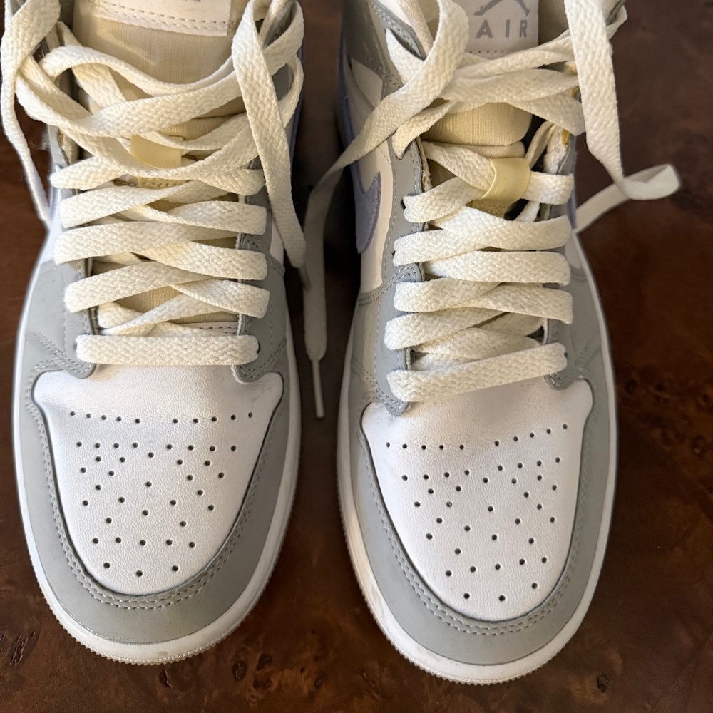 RARE - WMN - Air Jordan 1 Mid